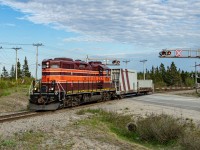 A northbound work train led by GP9 5138 and a singular railcar crosses Route 138, the only public railroad crossing on the railway. I do not know what is the purpose of the car trailing behind the locomotive, although it seems it was rebuilt from an old 52' bulkhead flatcar. Moments earlier, a specialy built ambulance equiped with steel wheels and fully functionnal lightbars had just came down the line towards Havre-Saint-Pierre, i wish i had thought of taking a picture of that thing! Although if you want to check it out for yourself, you can search for ''Ambulance ferroviaire'' on Google Images, where you should be able to find a picture of it taken from Demers Ambulances website.
