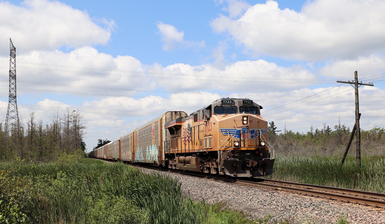 ES44AC, UP 7723, leads a rather rare CPKC 734 up to the Seventh Concession in Puslinch with a short train of racks and mixed freight. Perfect light and then a non CP or KCS leader has been a rarity around here for a while. This became an easy chase as the train had a scheduled stop at Puslinch siding where it dropped all the racks there. It continued on in about 30 minutes eastbound to Toronto with its even shorter combination of mixed freight.