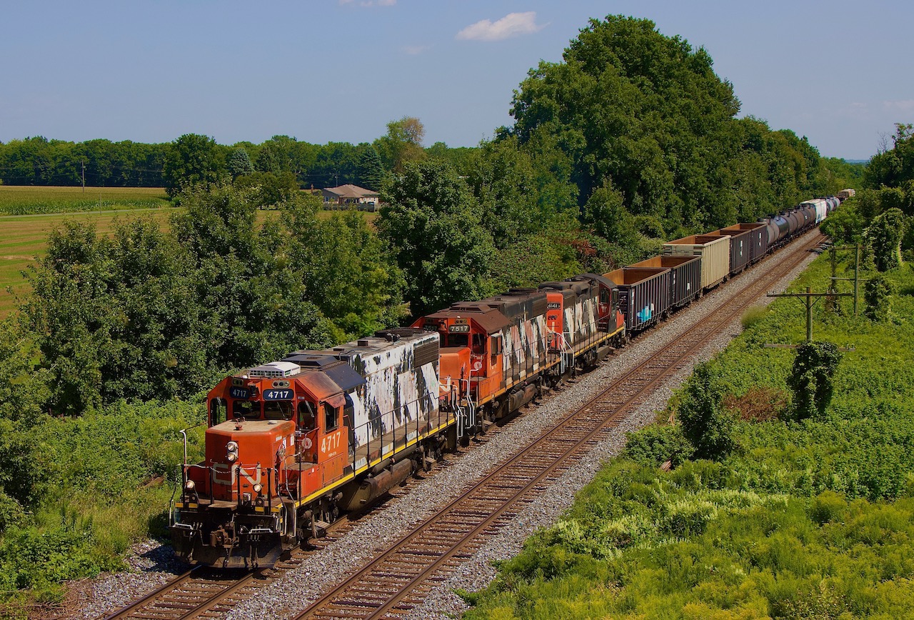It’s hard to pass up a trio of CN “stripes” in 2026, even if they are looking a bit ratty. It feels like it was only yesterday that I was chasing the once so common sets of six axle units painted is stripes. Sadly it was a lot longer since I’ve had the opportunity to. This spot near Etonia is one of my favorites in more recent years, at least for westbounds. Here the sound of local CN 383 fills the air long before its arrival as it heads westbound, back home to London.