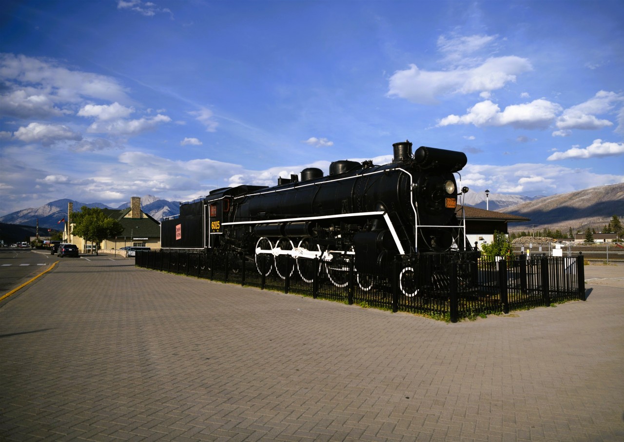 Sun lit steam  
CN 6015 is looking good on this sunny final long weekend of summer in Jasper.