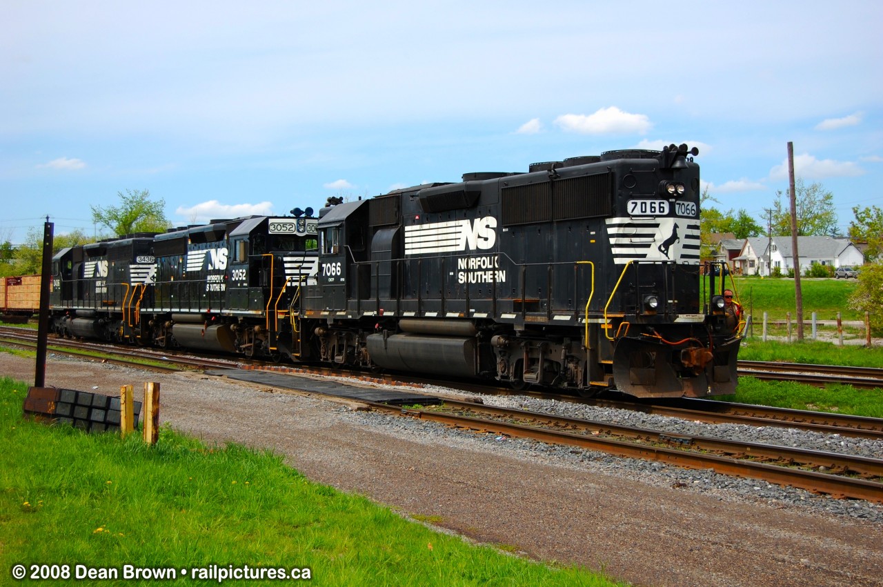 NS 369-09 with NS GP50 7066, NS GP38-2 3052, and NS SD40-2 3436.