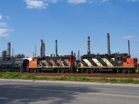 Nice to still catch a GP9 leading 20206, here the Petro Job is stopped in front of the Suncor refinery.