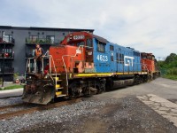 CN YRP002's power is on its way to pick up cars at Bitumar. GP9s in two paint schemes are at either end, with GTW 4623, CN 4808 & CN 4134 for power. I believe GTW 4623 is the last blue GP9R in service.
