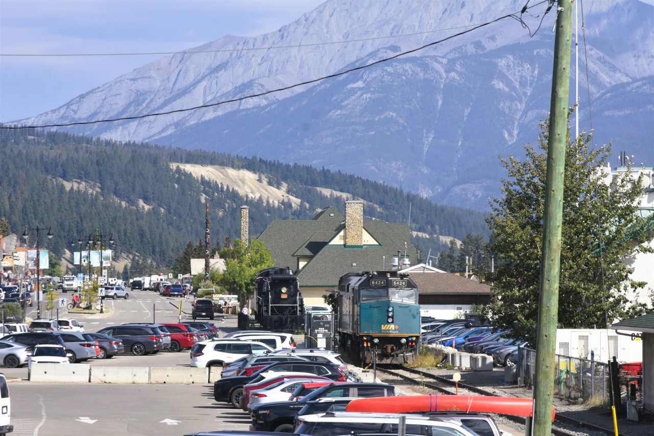 Idle steam and diesel power  
Arriving in Jasper, AB VIA 002 The Canadian rounds the curve at Mile 0.00 on CN's Albreda Sub. onto the station track on a beautiful September 1, 2026 morning. 
Sitting static for all on board to see are VIA 6424, and CN 6015. One unit waiting for its next assignment in the next few days, the other having completed its final assignment many decades ago.