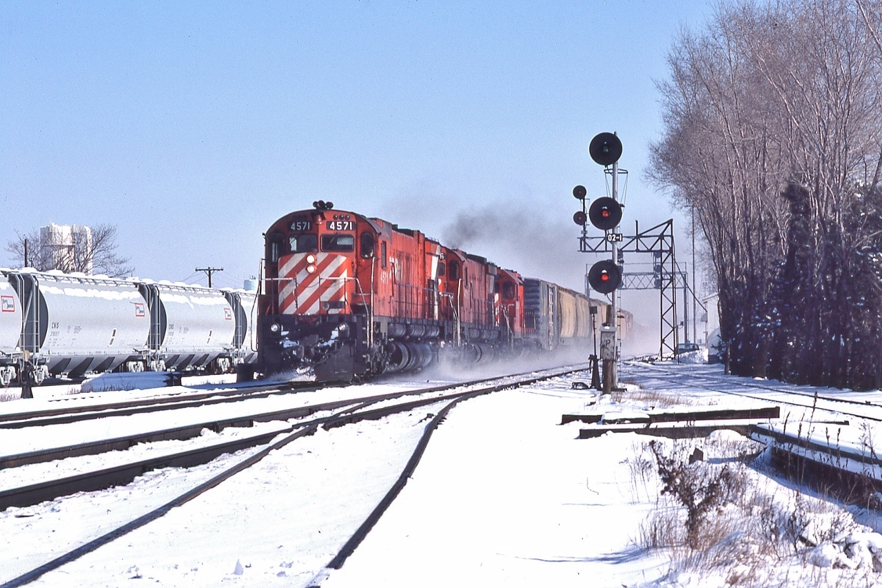 A pair of MLW's finest, with a GMD trailing....


And on the South Track that's a high green for an eastbound, at one of my top ten places, Leaside, March 2, 1980 Kodachrome,  by S.Danko


more, a quick – multiple cameras switch up


      wide angle capture   


sdfourty