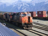 <b> Waiting for the new crew </b> <br>
CN 2231 and CN 2292 are ready to continue west out of Jasper Yard as soon as the new crew boards. <br>
There was non-stop train movement during my 4 days in Jasper this past first week of September. <br>
Not a bad place to hang out the last long weekend of summer. :-)