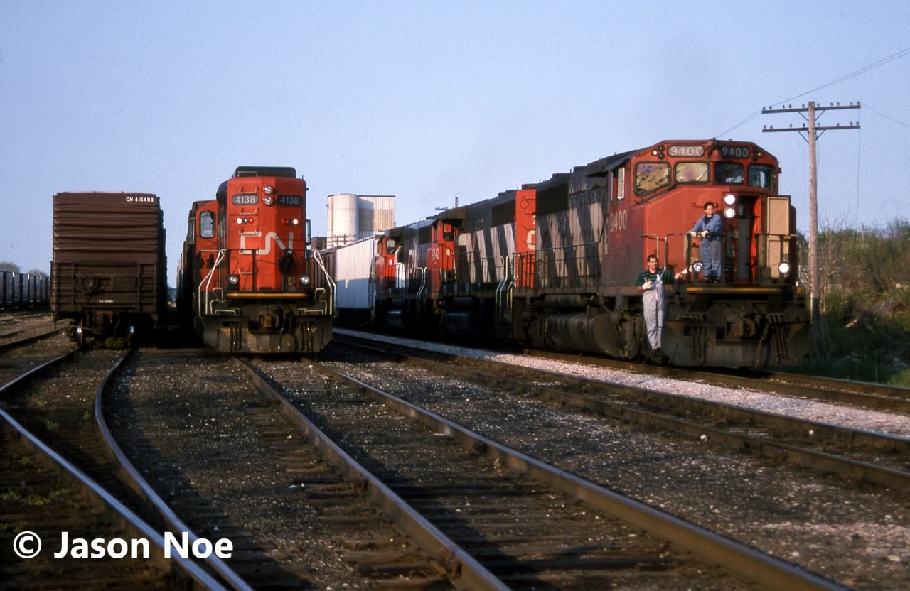 CN train 431 is seen arriving in Kitchener, Ontario with the crew getting ready to set off cars in the yard. The consist included; GP40-2L(W)’s 9400, 9542 and 9427.