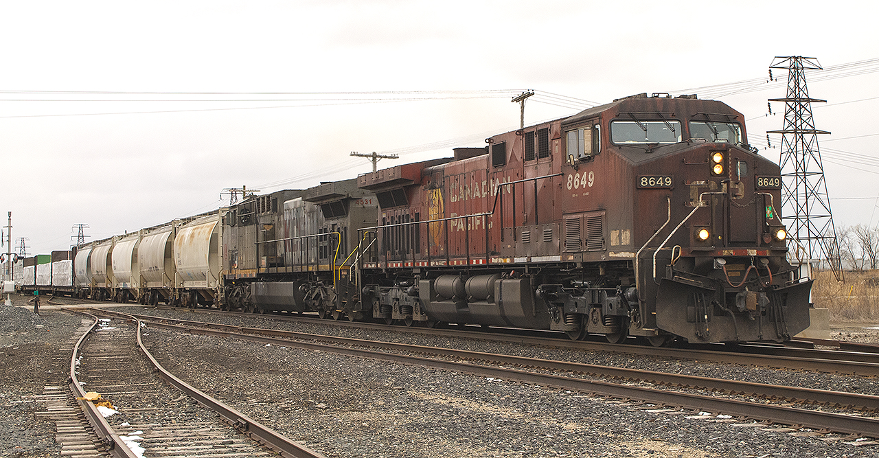 A SIGN OF THINGS TO COME? CP sure had some grungy units leading their trains. I likely would've passed but there was a 'grey ghost' included in KCS 4531. Nice, after work catch even though it's as grungy as CP 8649. All of this, before the merger of these two roads.