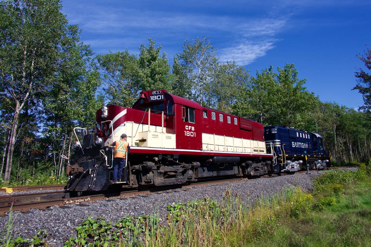 After finishing yarding their train at Saint-Lambert-de-Lauzon, the Sartigan Railway's power is about to tie down for the day.