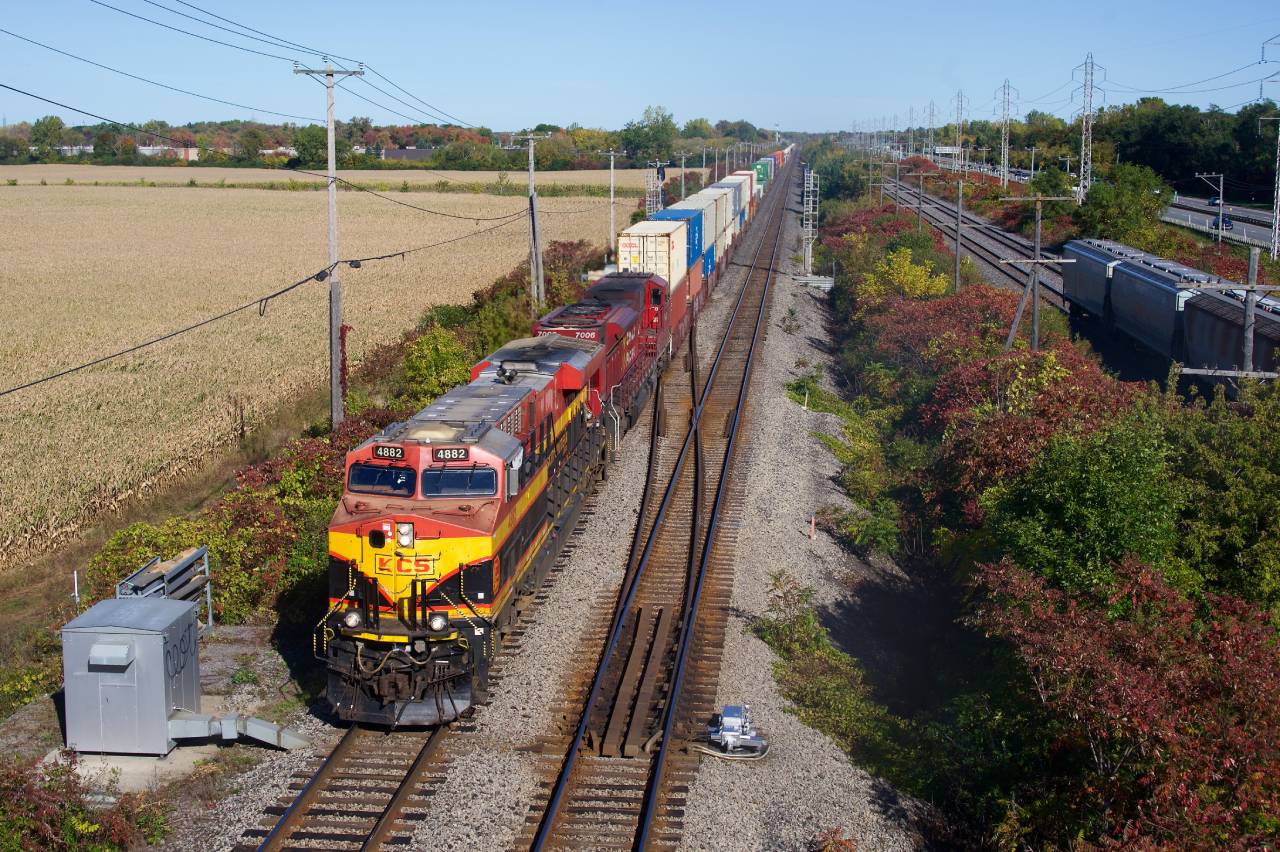 CPKC 133 is westbound through Sainte-Anne-de-Bellevue with a KCS/CP lashup. At right is the tail end of CN 875.