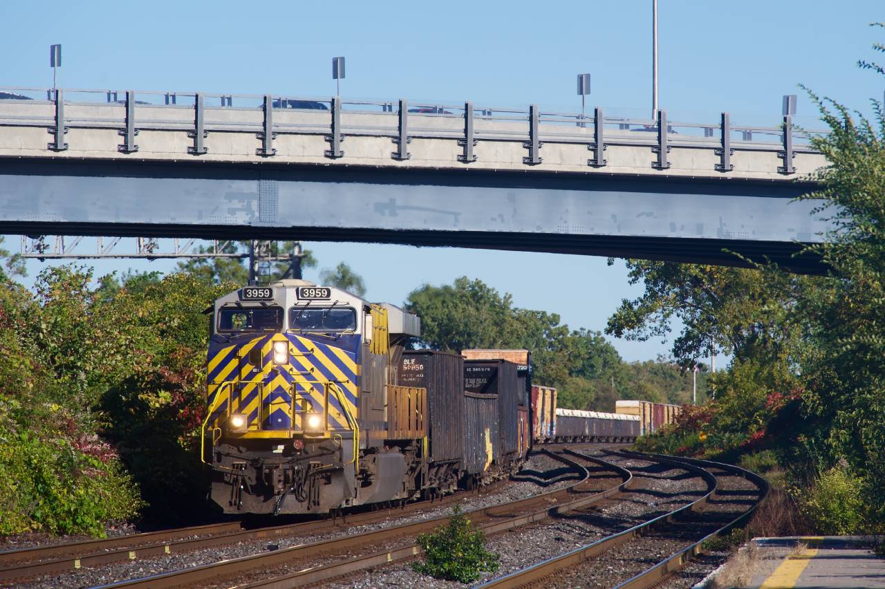 CN 3959 leads CN 369 through an s-curve as it approaches Dorval Station.