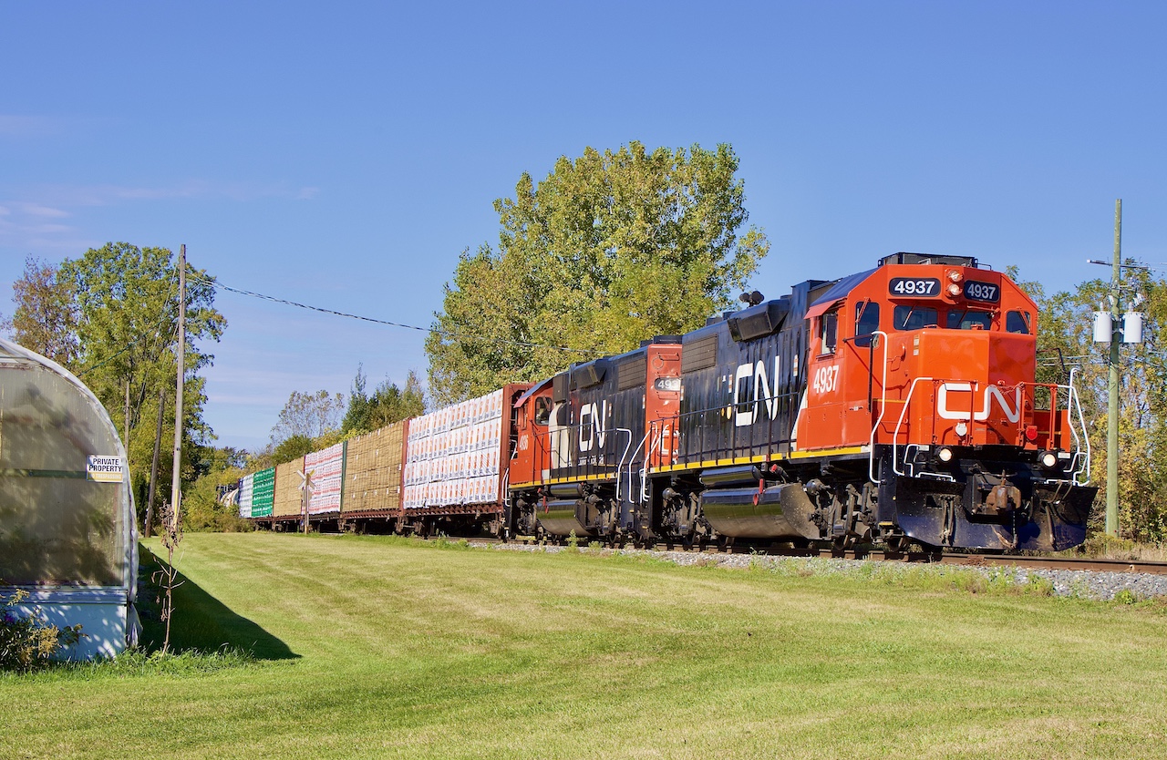 While not as interesting as the last set of GP9 rebuilds assigned to Brantford, consecutive numbered GP38 rebuilds are not a bad catch. CN’s desperation for four axle units has forced it to pick up some second hand GP38’s from other railroads. This pair formerly worked for Union Pacific. Here they are seen heading into Cainsville where they will work a tank car repair facility and lumber yard before heading back to Brantford yard.