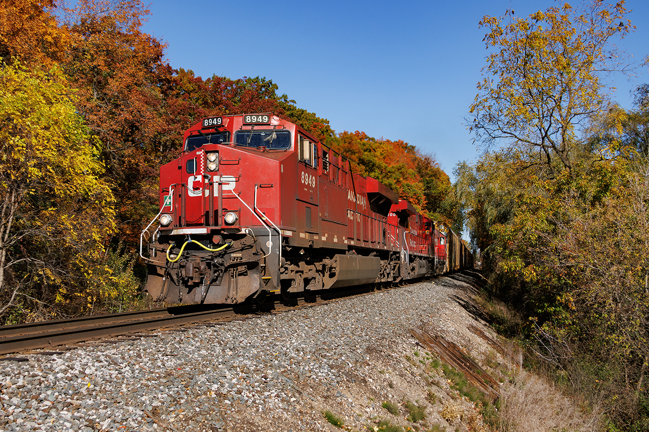8200 and 4404 trail on 135 as the fall colours are just past their peak,