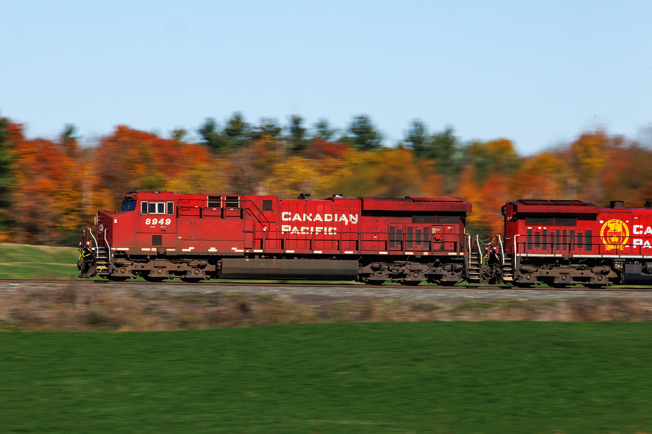 The fall colours just don't last long enough. 1/40th.