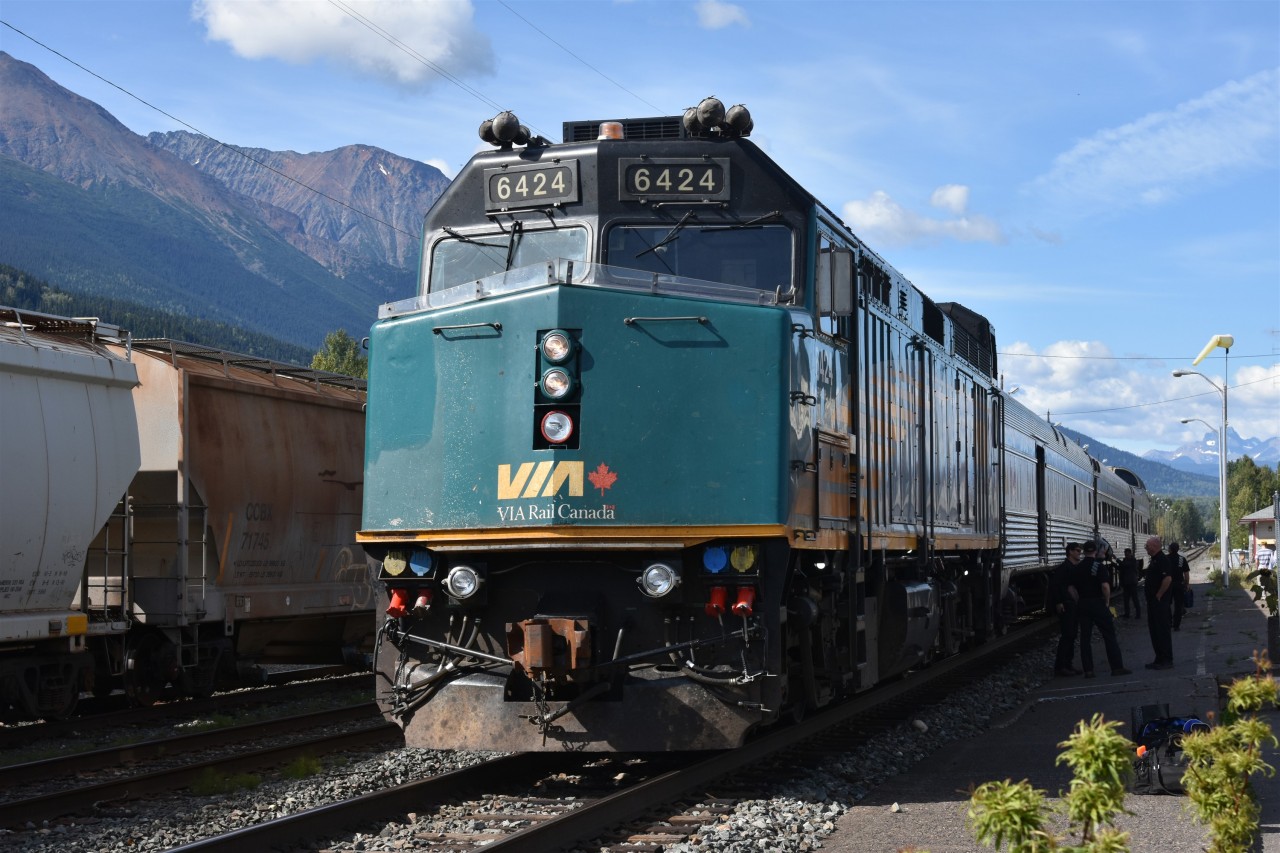 Crew change at Smithers  
VIA 6424 leads VIA 006 The Skeena and sits at Smithers, BC Mile 125.2 CN Telkwa Sub. while the Park car on the tail end is at Mile 0.0 on CN's Bulkley Sub. on a beautiful September 4, 2026. 
Head end crew members exchange information with each other next to the power as passengers mill about the platform and inside the nicely restored station building. 
Even though it is early September, ice and snow can still be seen on the high mountain peaks in the distance. 
Great ride, great scenery.