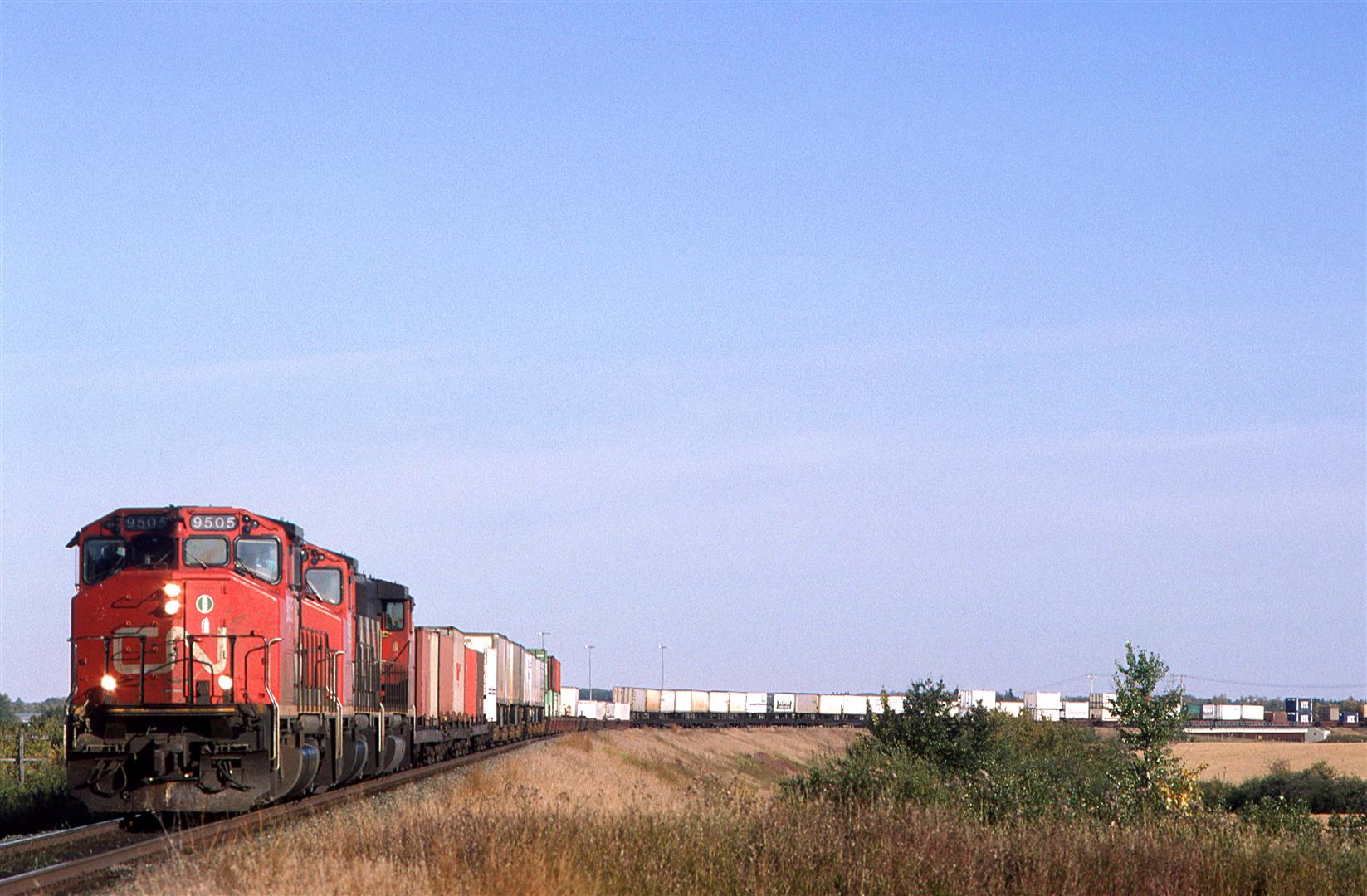 Railpictures.ca - Steve Young Photo: This westbound intermodal train is ...