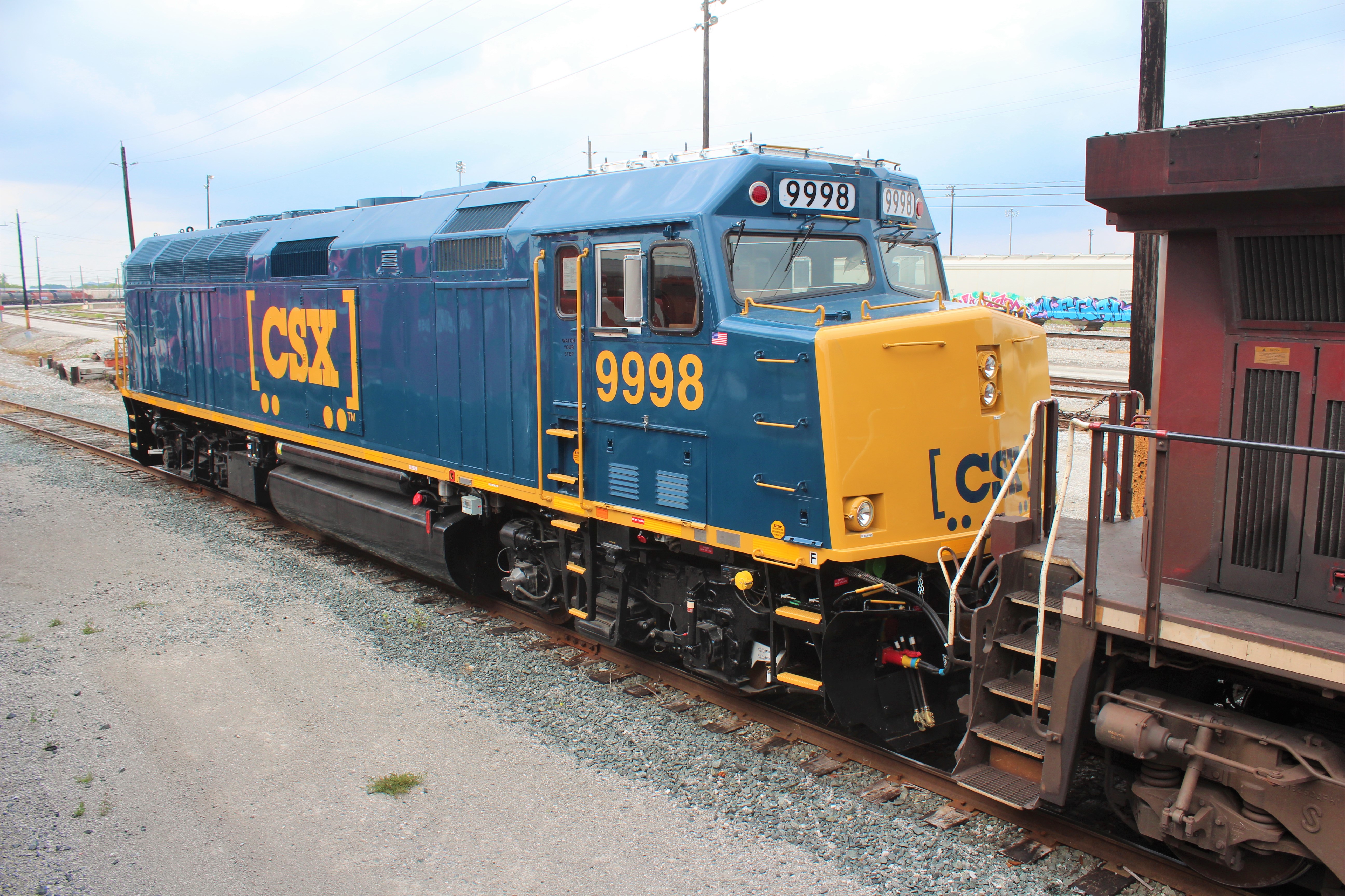 Railpictures.ca - Paul Santos Photo: Newly refurbished CSX F40PH-2 9998 ...