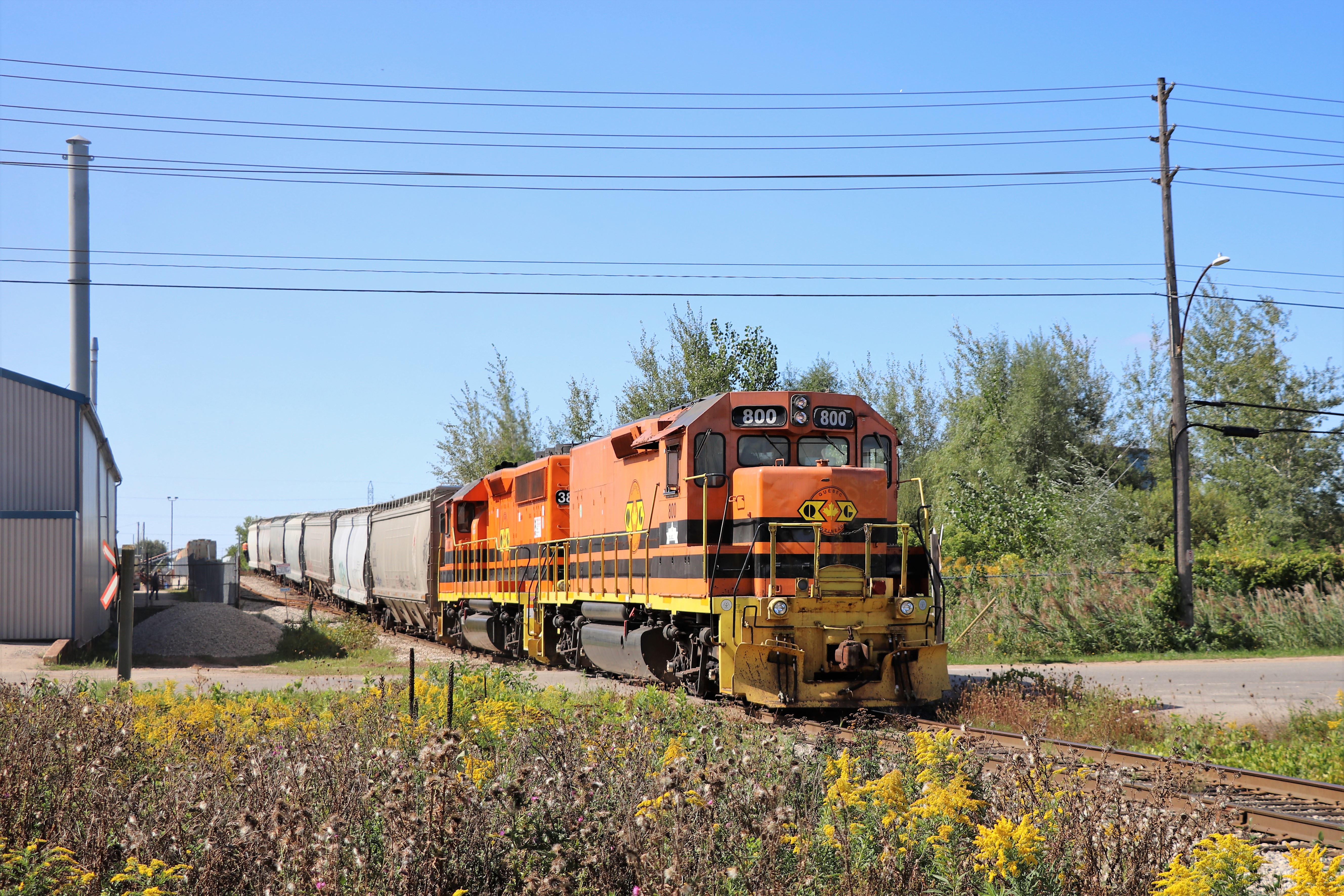 Railpictures.ca - Bill Purdy Photo: Road slug QGR 800 with its mate QGR ...