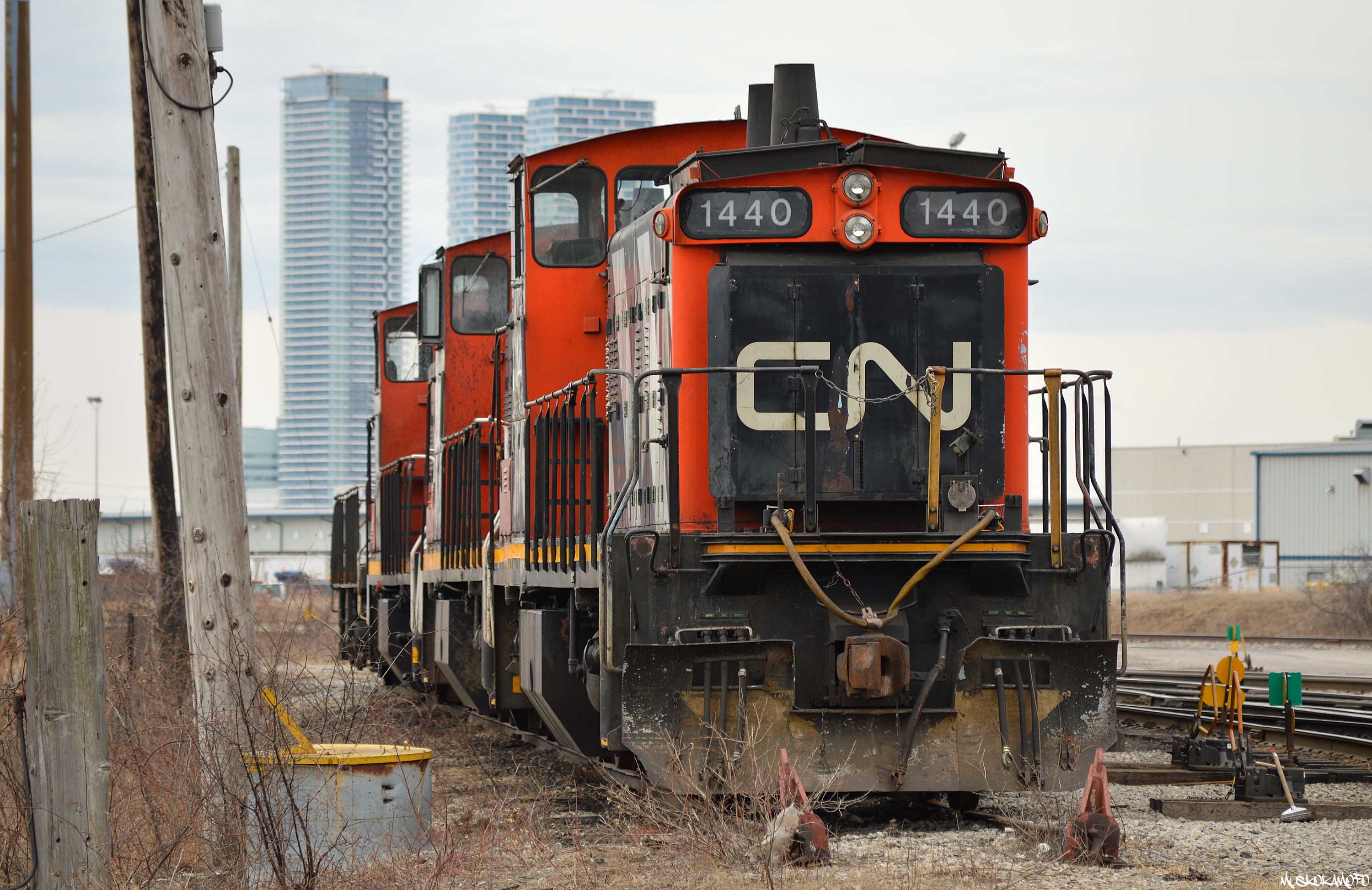 Railpictures.ca - MuskokaMoFo Photo: While 1439 is still working hard ...