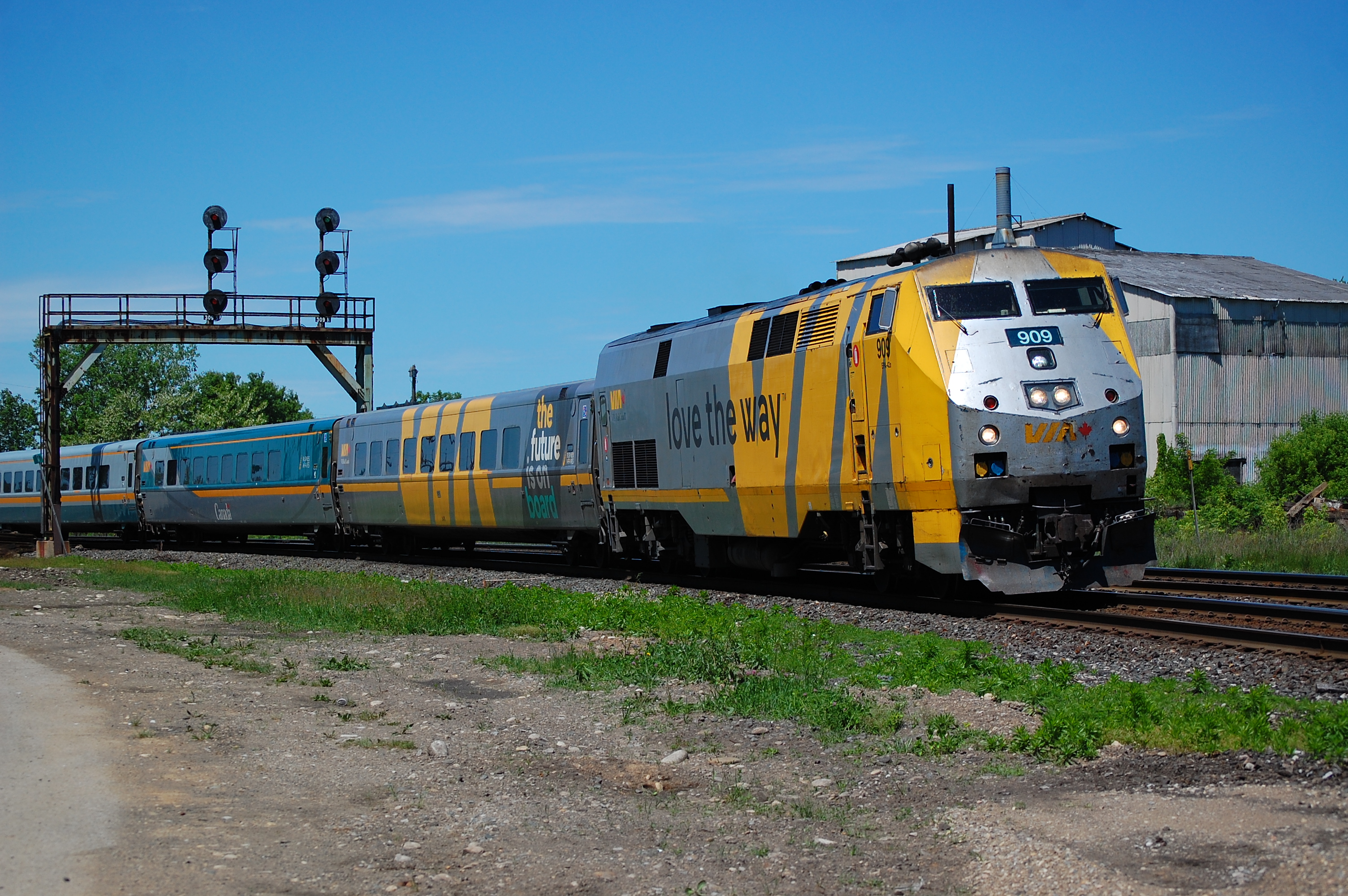 Railpictures.ca - Dean Brown Photo: Eastbound VIA 72 with VIA P42DC 909 ...