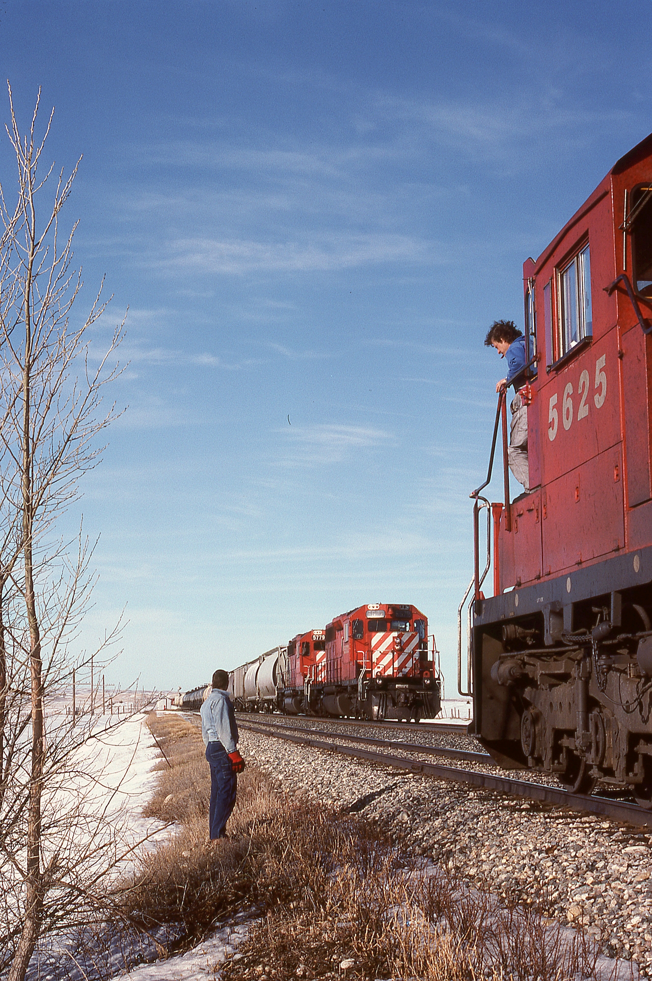 Railpictures.ca - Ken Perry Photo: Winter 1993-1994 was a tough one for ...