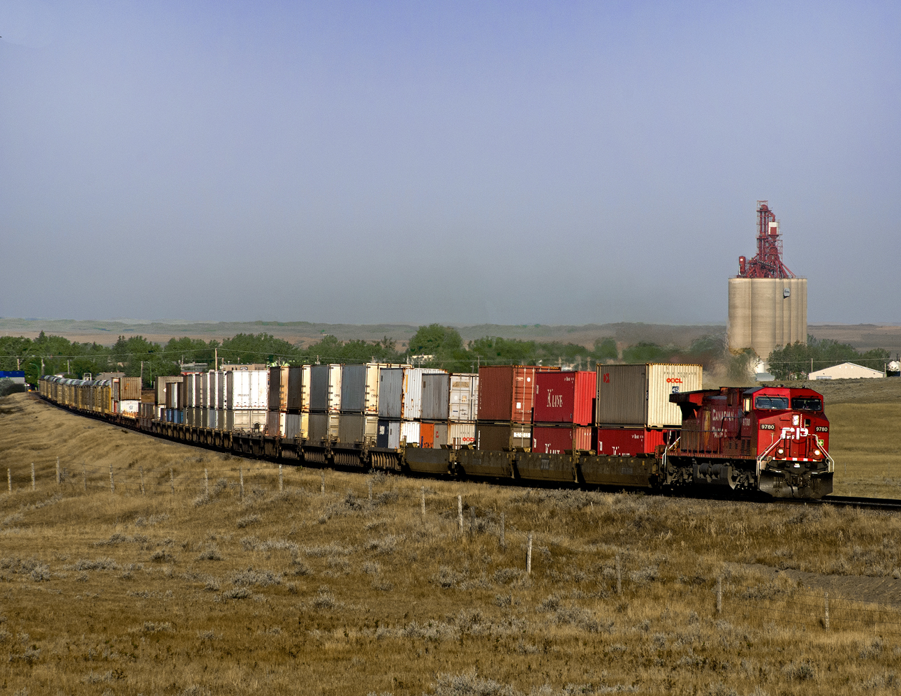 Railpictures.ca - Bill Hooper Photo: Eastbound Containers just east of ...