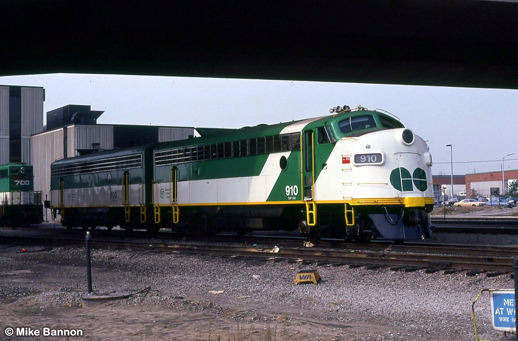 Railpictures.ca - Mike Bannon Photo: Giving the impression of a full ...
