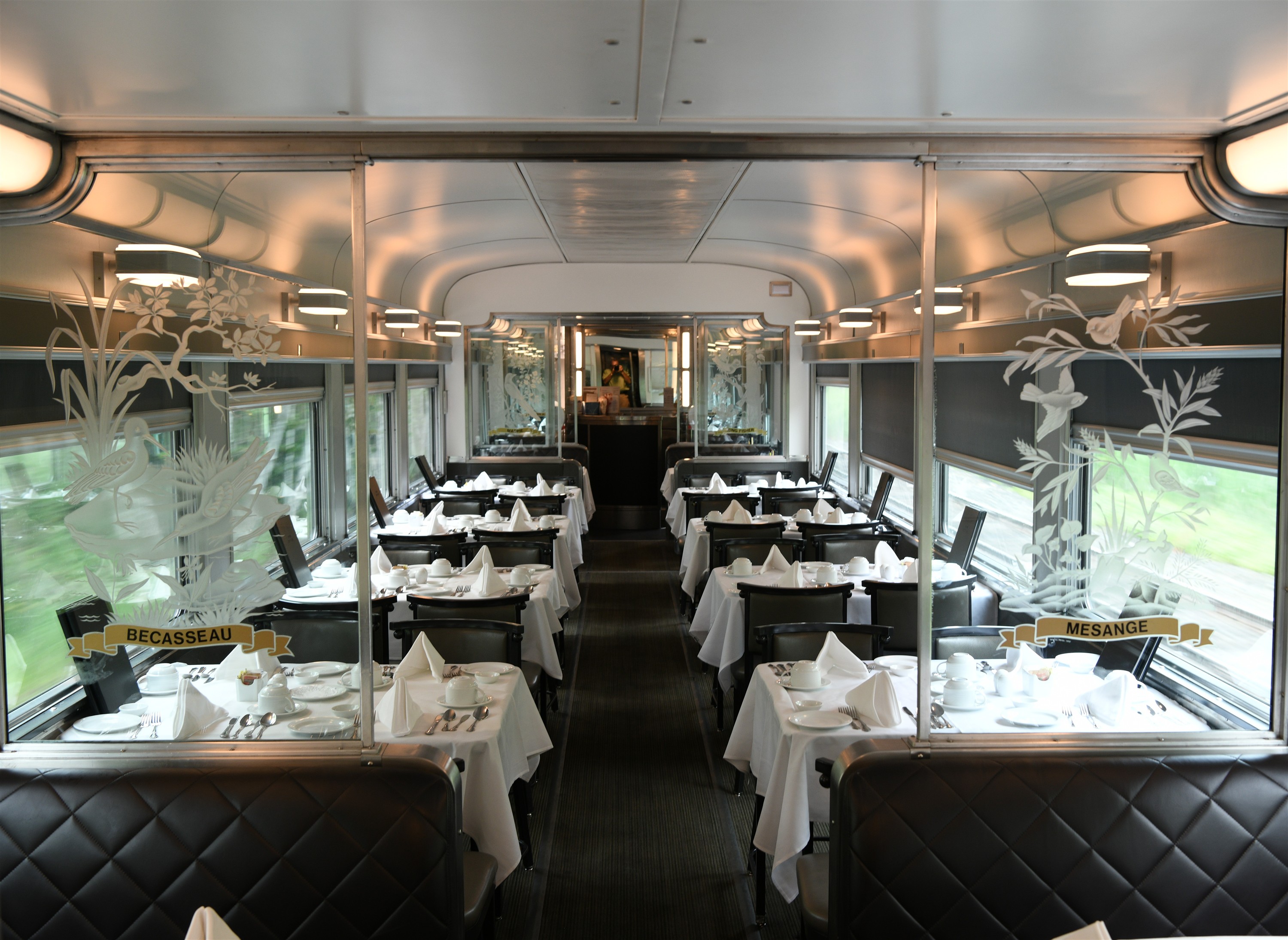 Railpictures.ca - Paul O'Shell Photo: Dinner anyone? The tables are set ...